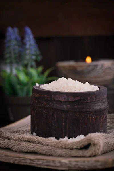 Tężnia Solankowa: Korzyści Dla Twojego Oddechu i Skóry sól w pojemniku