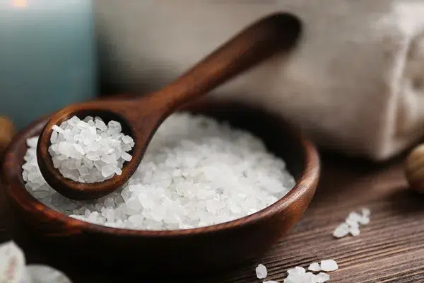 Tężnia Solankowa: Korzyści Dla Twojego Oddechu i Skóry Kopia sol