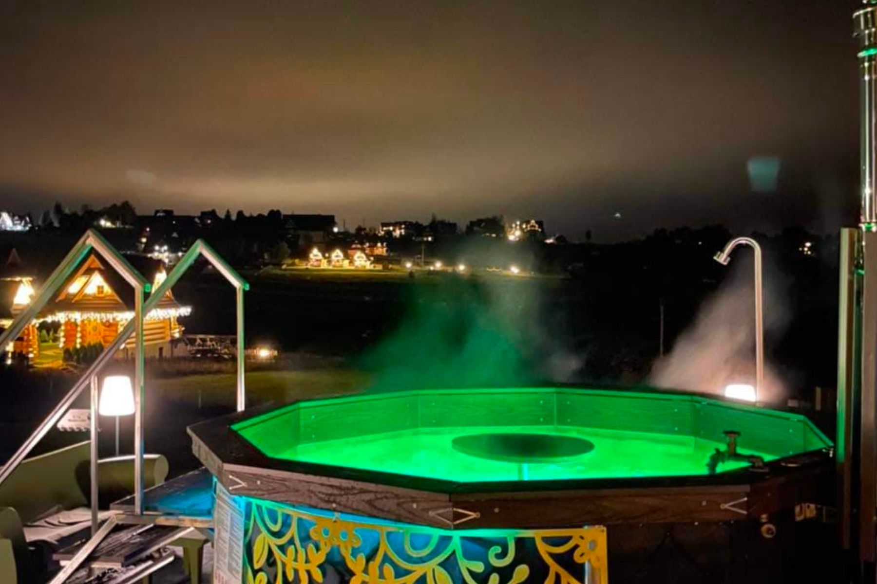 podświetlana wanna termalna